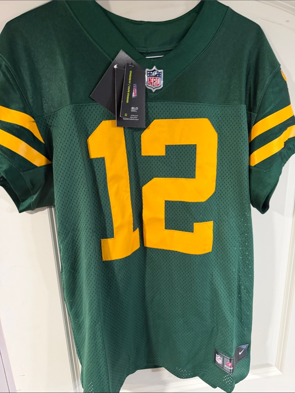 NFL Aaron Rodgers Green Bay Throwback Jersey with fitted sleeves. (NEW)